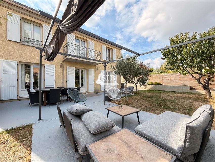 Image Terrasse à  maison individuelle de La Ville-du-Bois