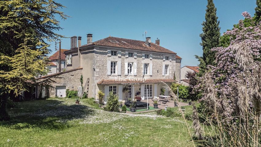 Image Façade à  manoir de Rouillac