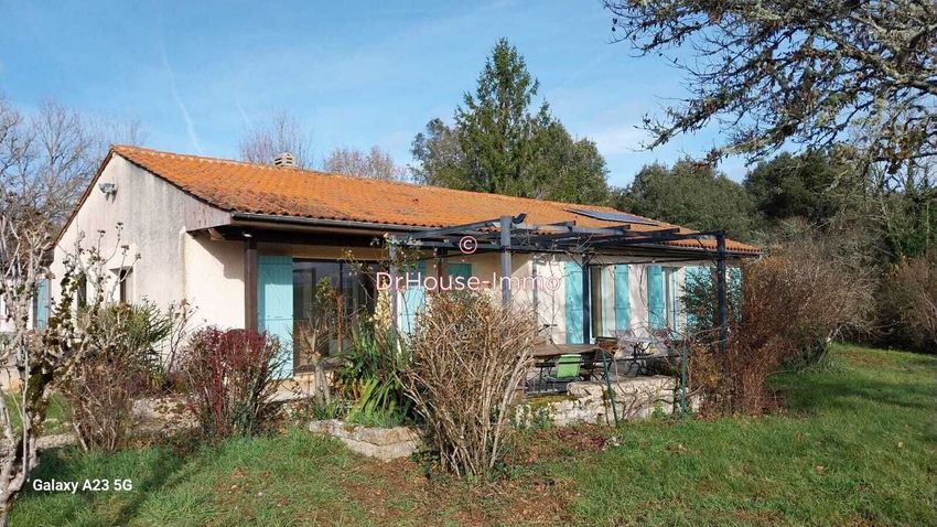 Image Façade à  villa de Escamps