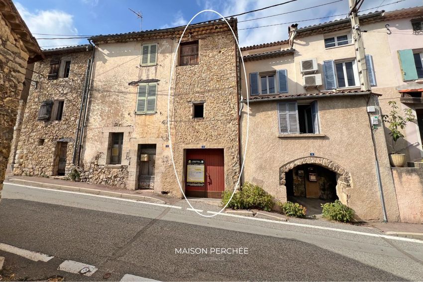 Image Façade à  maison de village de Châteaudouble