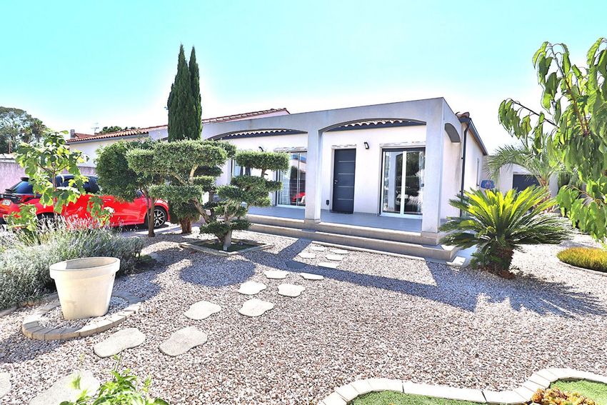 Image Façade à  villa de Pia