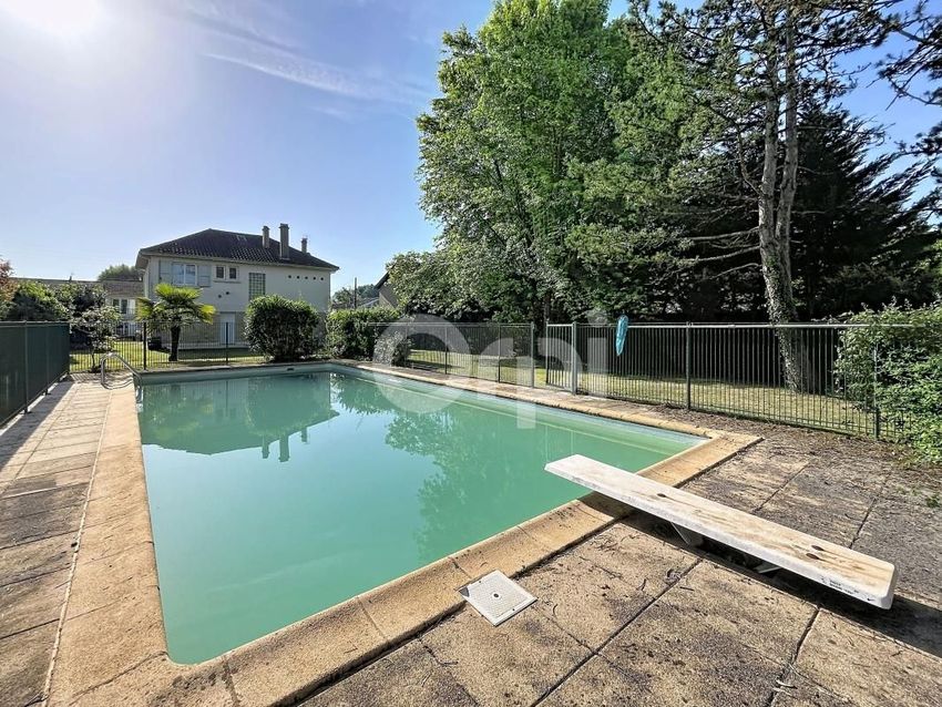 Image Piscine à  maison individuelle de Terrasson-Lavilledieu