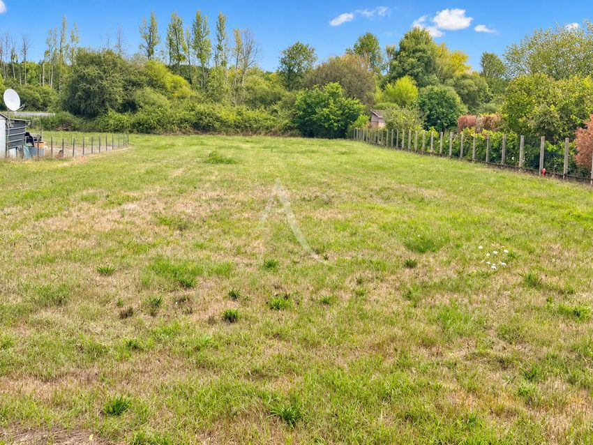 Image de terrain à Saint-Georges-sur-Cher
