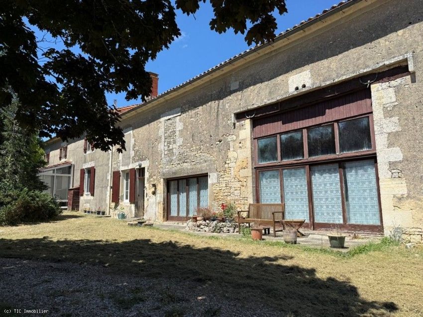 Image Façade à  maison individuelle de Villefagnan