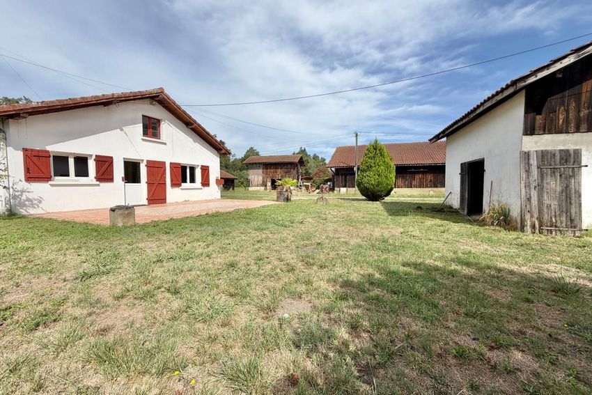 Image Façade à  propriété agricole de Saint-Martin-d'Oney