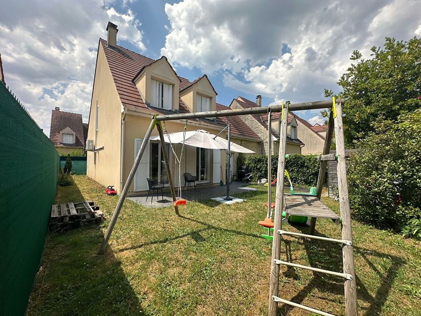 Image Façade à  maison mitoyenne de Savigny-le-Temple