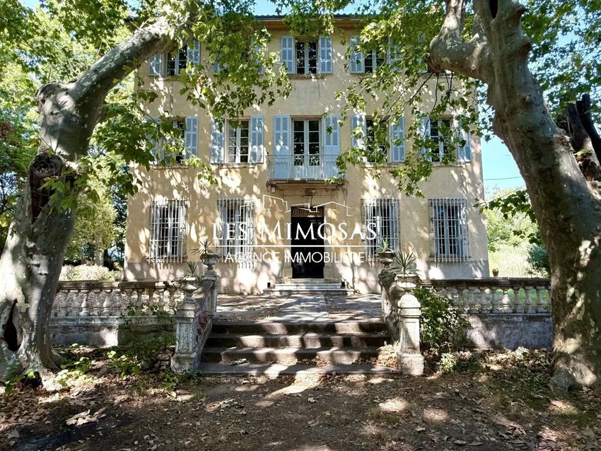 Image Façade à  maison de maître de Le Muy