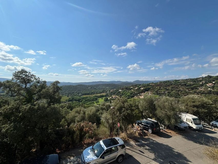 Image Vue à  maison de village de Grimaud