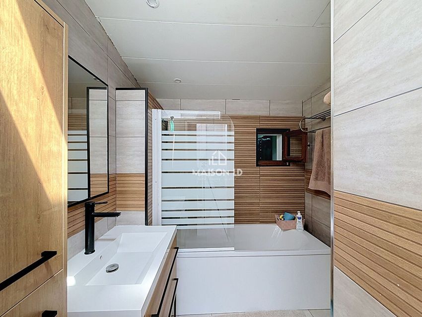 Image Salle de bains à  maison individuelle de Bretteville-sur-Laize