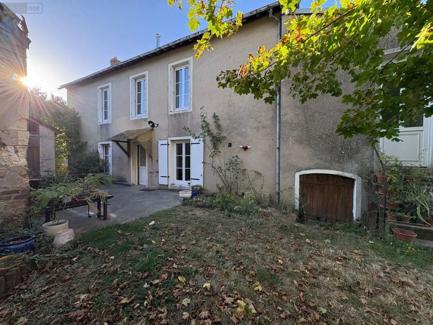 Image Façade à  maison mitoyenne de Mansigné