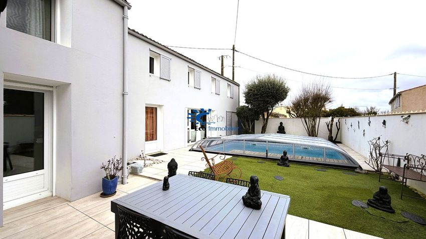 Image Piscine à  maison individuelle de Vérines
