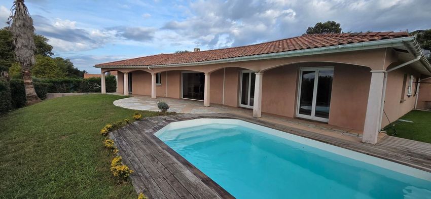 Image Piscine à  maison individuelle de Boucau