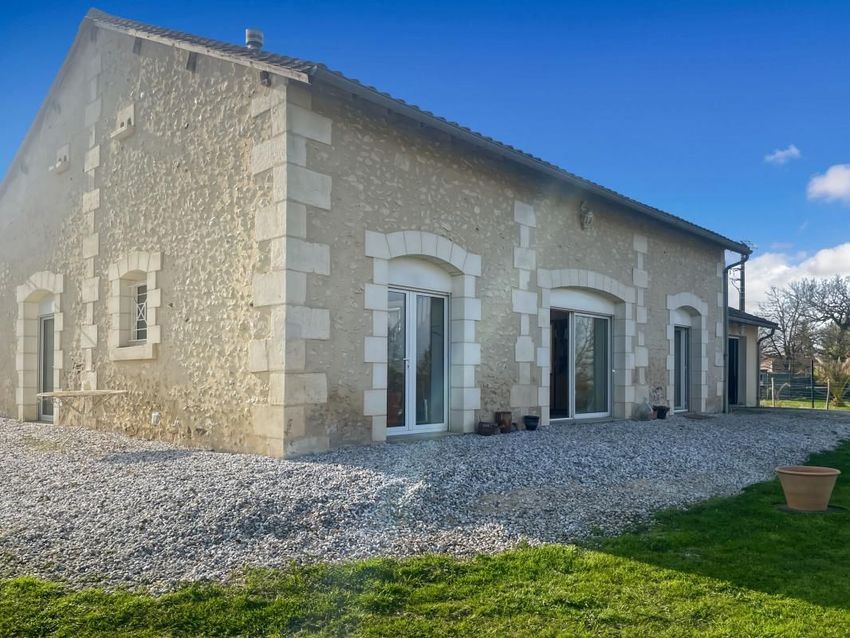 Image Façade à  maison individuelle de Mensignac