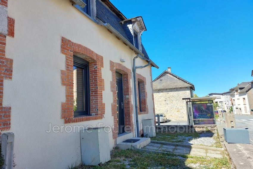 Image Façade à  maison mitoyenne de Égletons