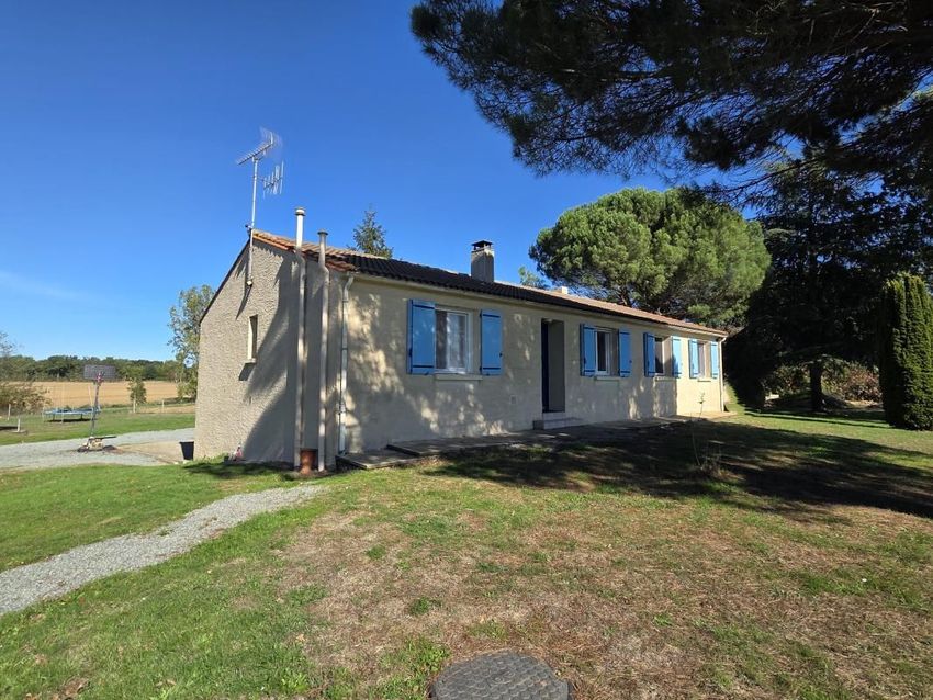 Image Façade à  maison individuelle de Montréverd