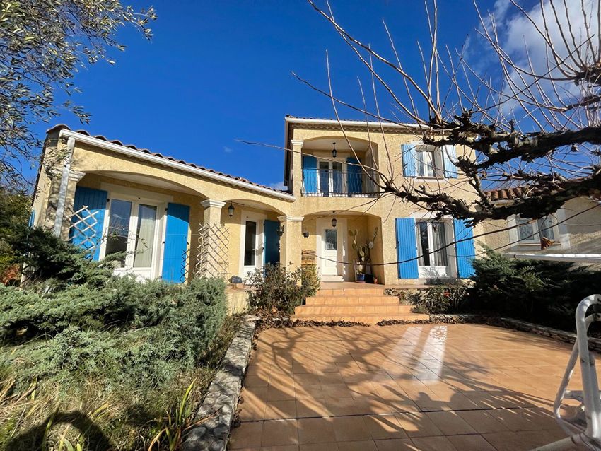 Image Façade à  villa de Saint-Sauveur-de-Cruzières