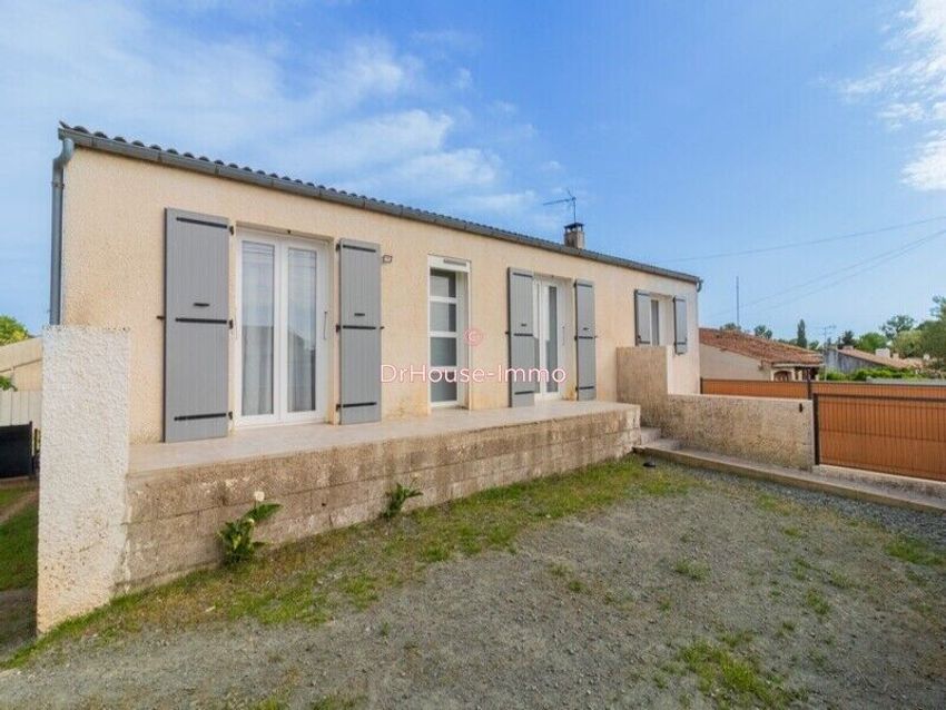 Image Façade à  villa de Nalliers