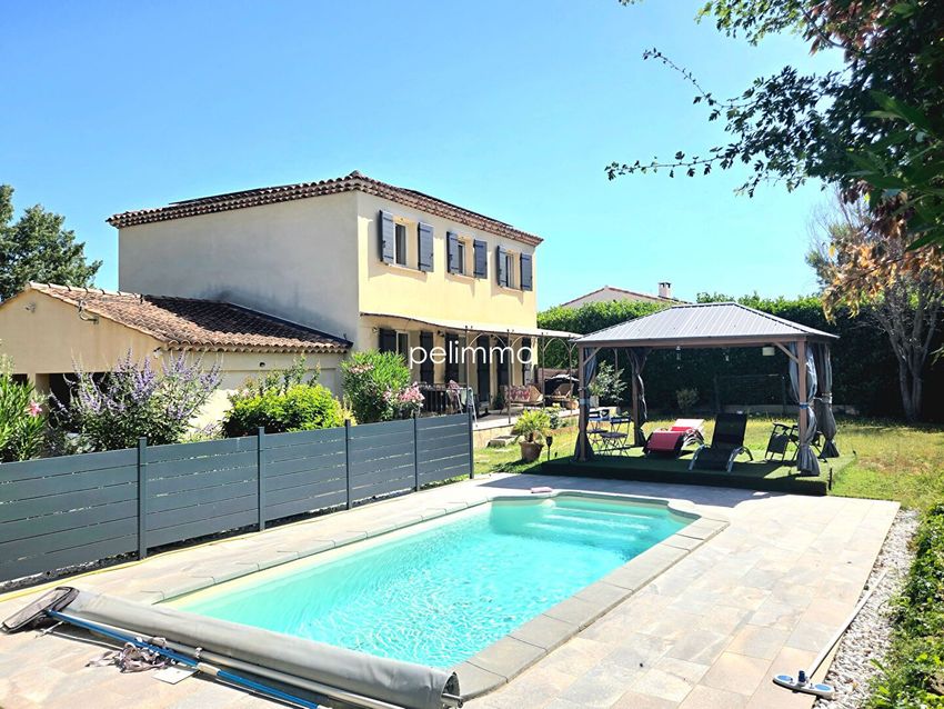 Image Piscine à  maison individuelle de Eyguières