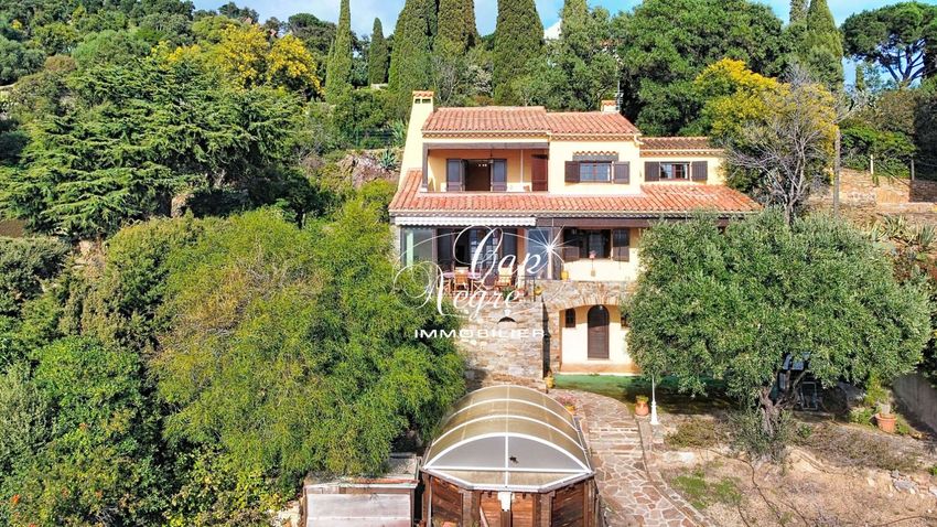 Image Façade à  maison individuelle de Le Lavandou