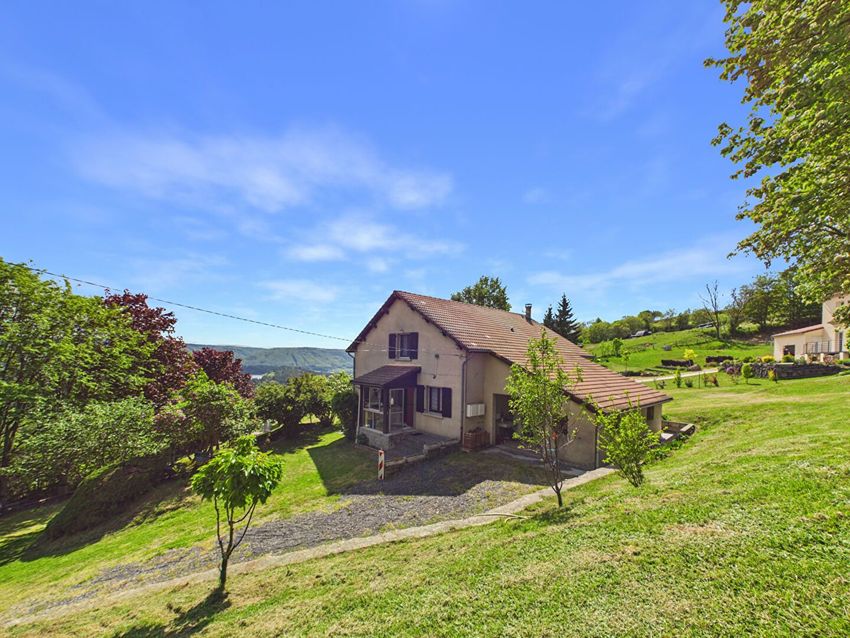 Image Façade à  maison individuelle de Le Lac-d'Issarlès