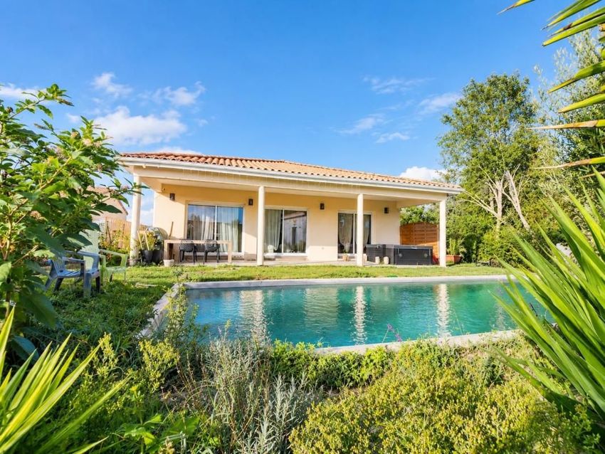 Image Piscine à  maison individuelle de Vertheuil