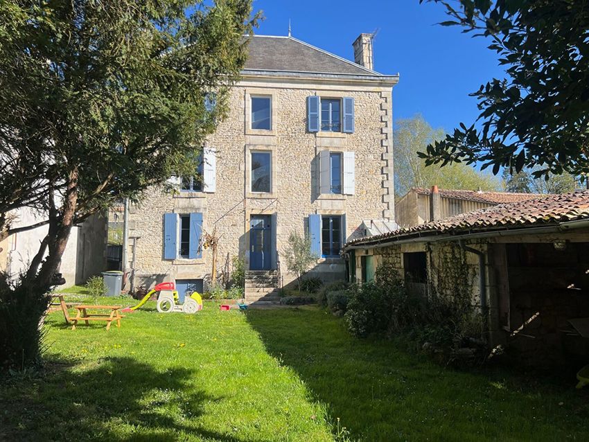 Image Façade à  maison individuelle de Saint-Maixent-l'École