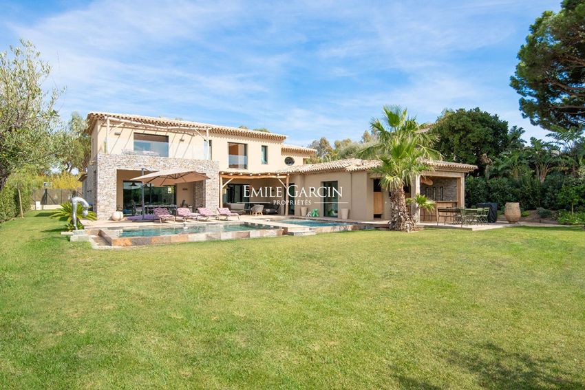 Image Façade à  manoir de Saint-Tropez