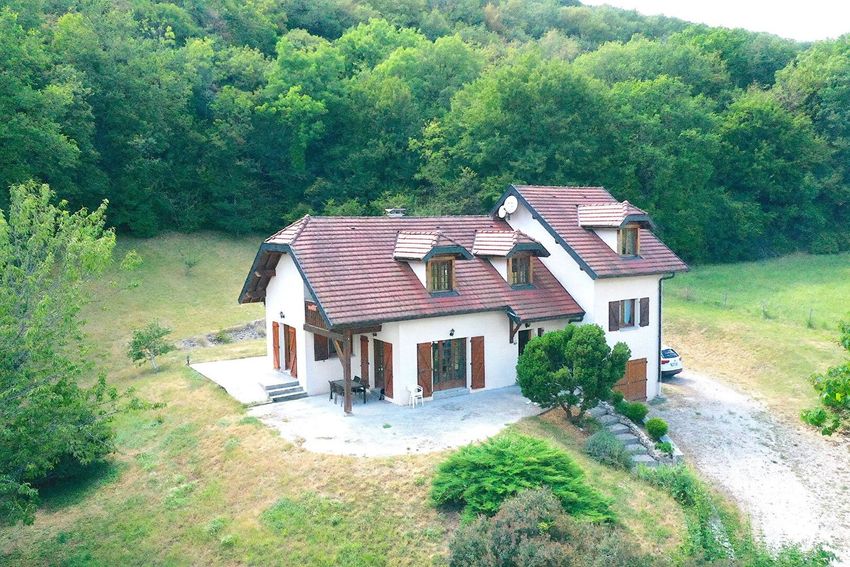 Image Façade à  villa de Corbonod