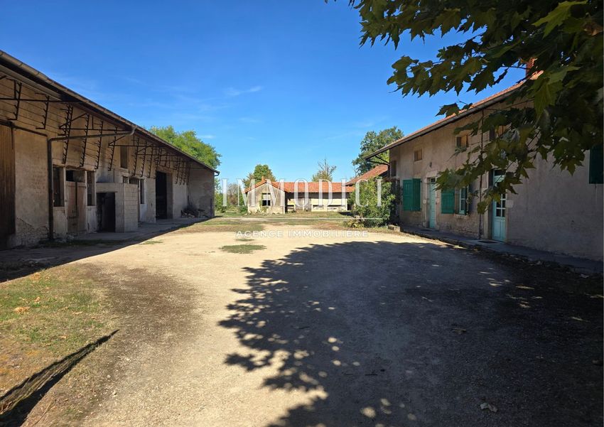 Image Façade à  propriété agricole de La Truchère