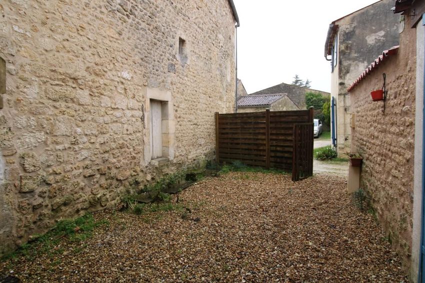 Image Façade à  maison mitoyenne de Saujon