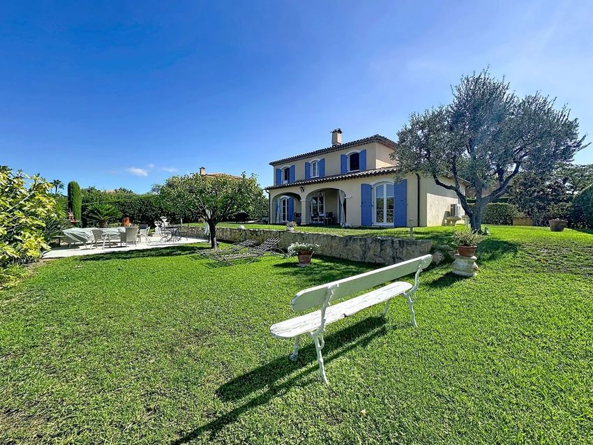 Image Façade à  villa de Villeneuve-Loubet