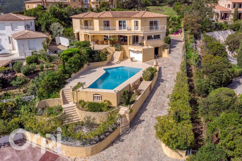 Image Piscine à  maison individuelle de Roquebrune-sur-Argens