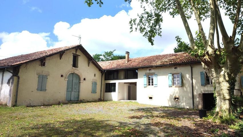 Image Façade à  propriété agricole de Pouillon