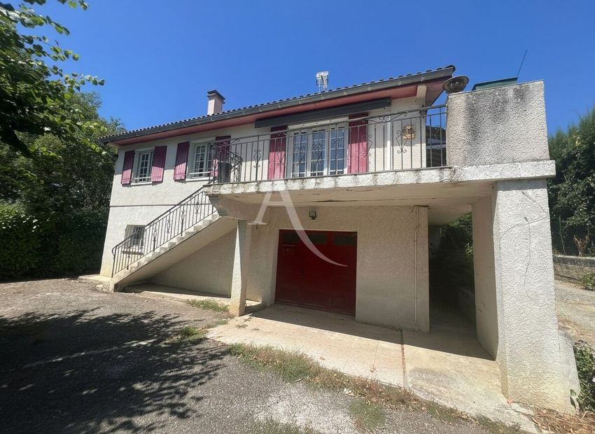 Image Façade à  villa de Roquetaillade-et-Conilhac