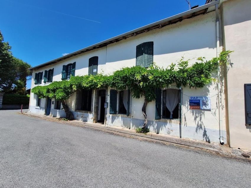 Image Façade à  maison de village de Galan