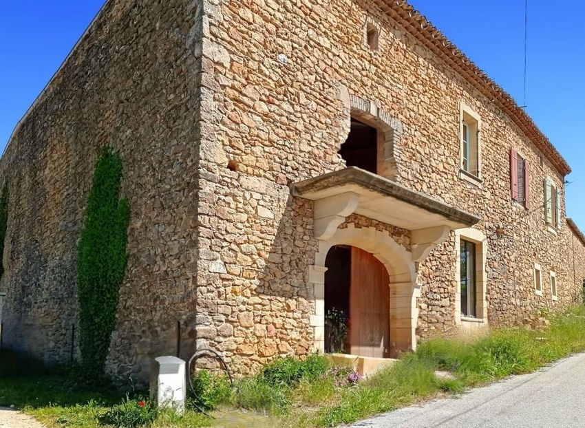 Image Façade à  maison individuelle de Sabran