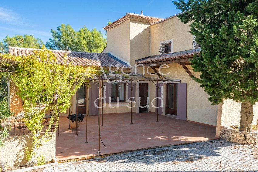 Image Façade à  villa de Cadolive