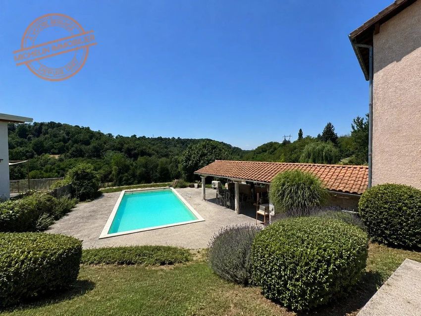 Image Piscine à  maison individuelle de Roche