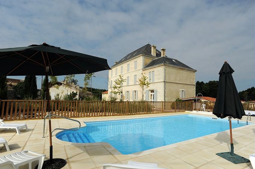 Image Piscine à  maison individuelle de Meursac