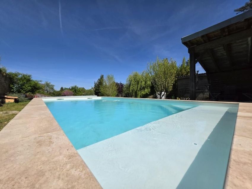 Image Piscine à  maison mitoyenne de Blasimon