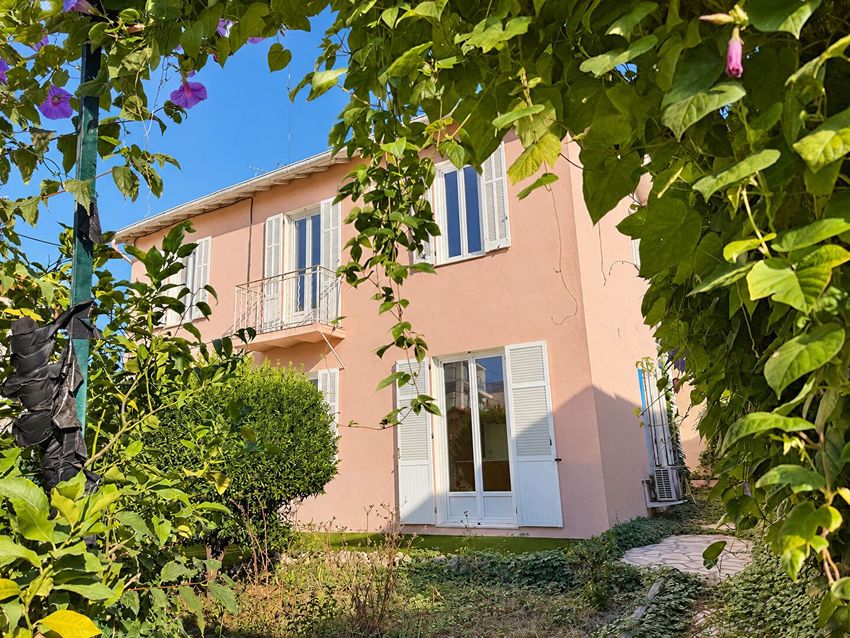Image Façade à  maison individuelle de Antibes