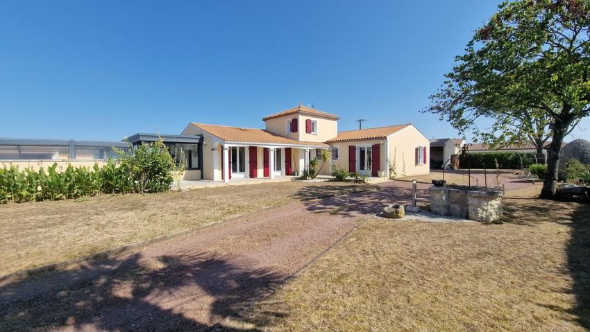 Image Façade à  propriété agricole de Le Gua