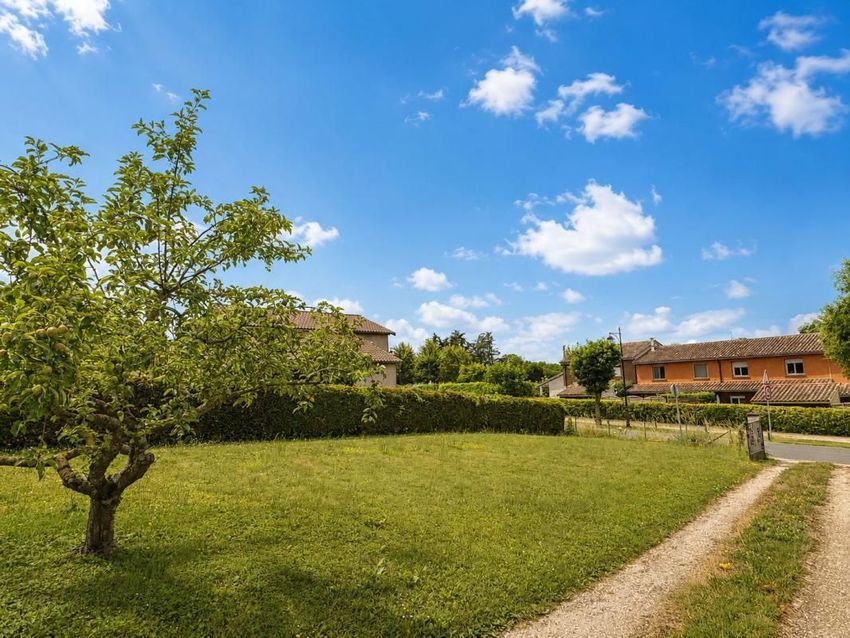 Image de terrain à Saint-Jean-de-Thurigneux