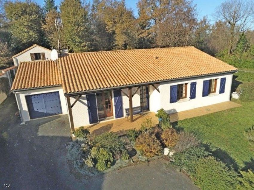 Image Façade à  maison individuelle de Charroux