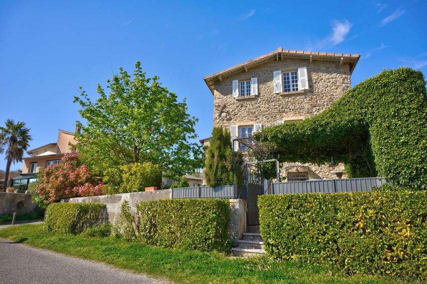 Image Façade à  propriété agricole de Condrieu