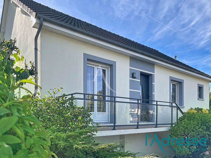 Image Façade à  maison individuelle de L'Huisserie