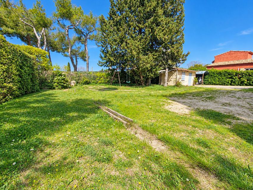Image de terrain à Saint-Cannat