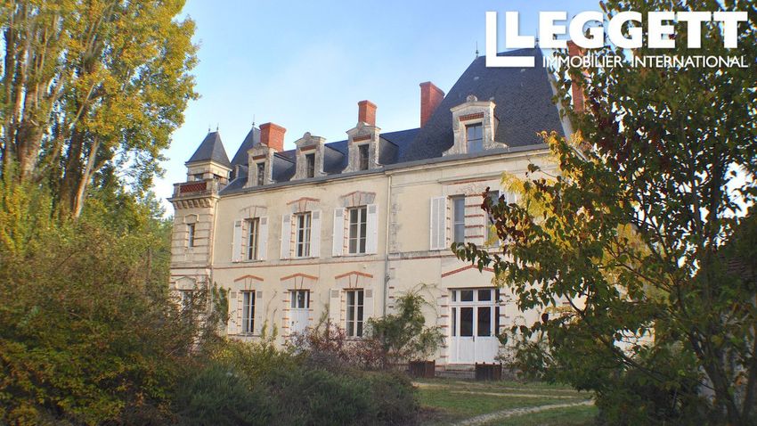 Image Façade à  propriété agricole de Noyant-Villages
