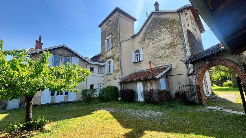 Image Façade à  propriété agricole de Saint-Romain-de-Jalionas