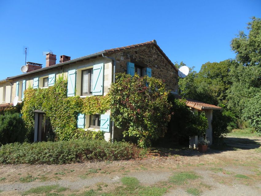 Image Façade à  maison individuelle de Val-d'Oire-et-Gartempe